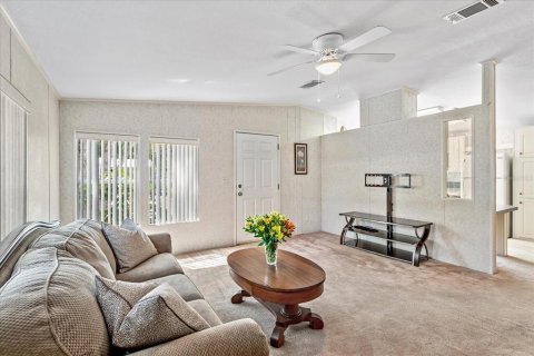 House in Lake Mary, Florida 2 bedrooms, 111.48 sq.m. № 1878337 - photo 4