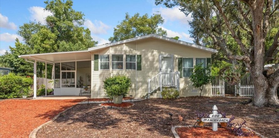 House in Lake Mary, Florida 2 bedrooms, 111.48 sq.m. № 1878337