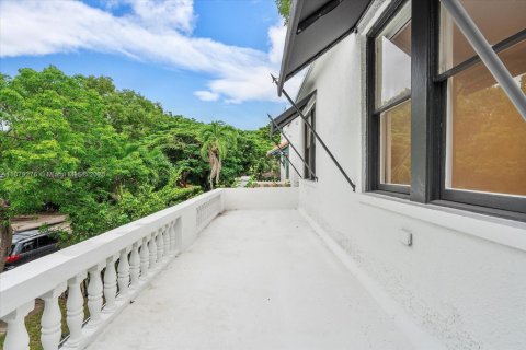House in Miami, Florida 4 bedrooms, 193.24 sq.m. № 1896248 - photo 25