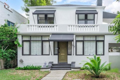 House in Miami, Florida 4 bedrooms, 193.24 sq.m. № 1896248 - photo 1