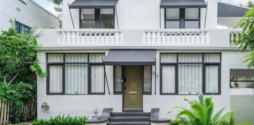 House in Miami, Florida 4 bedrooms, 193.24 sq.m. № 1896248