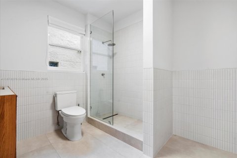 House in Miami, Florida 4 bedrooms, 193.24 sq.m. № 1896248 - photo 26