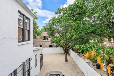 House in Miami, Florida 4 bedrooms, 193.24 sq.m. № 1896248 - photo 22