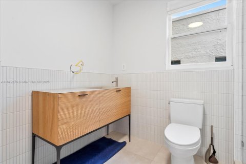 House in Miami, Florida 4 bedrooms, 193.24 sq.m. № 1896248 - photo 24