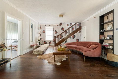 House in Miami, Florida 4 bedrooms, 193.24 sq.m. № 1896248 - photo 5