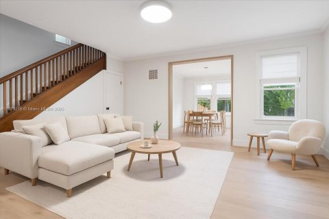 House in Miami, Florida 4 bedrooms, 193.24 sq.m. № 1896248 - photo 2