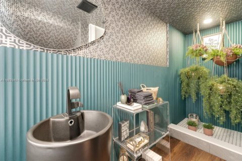 House in Miami, Florida 4 bedrooms, 193.24 sq.m. № 1896248 - photo 11