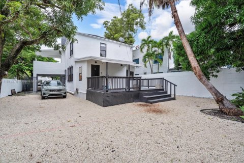 House in Miami, Florida 4 bedrooms, 193.24 sq.m. № 1896248 - photo 21