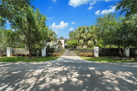 House in Pinecrest, Florida 7 bedrooms, 667.41 sq.m. № 1820070 - photo 19