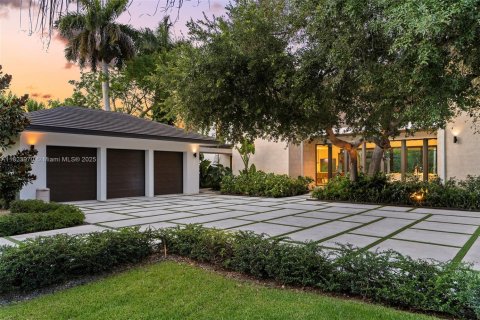 House in Pinecrest, Florida 7 bedrooms, 667.41 sq.m. № 1820070 - photo 3