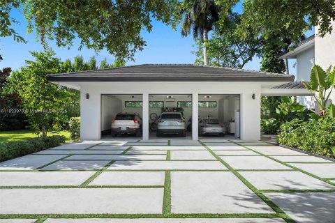 House in Pinecrest, Florida 7 bedrooms, 667.41 sq.m. № 1820070 - photo 23