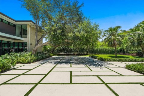House in Pinecrest, Florida 7 bedrooms, 667.41 sq.m. № 1820070 - photo 24