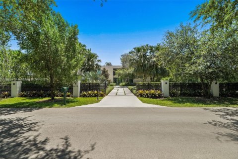 House in Pinecrest, Florida 7 bedrooms, 667.41 sq.m. № 1820070 - photo 20