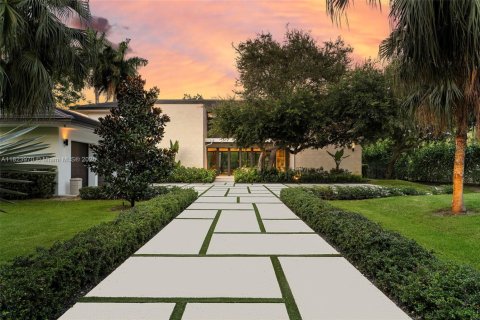 House in Pinecrest, Florida 7 bedrooms, 667.41 sq.m. № 1820070 - photo 2