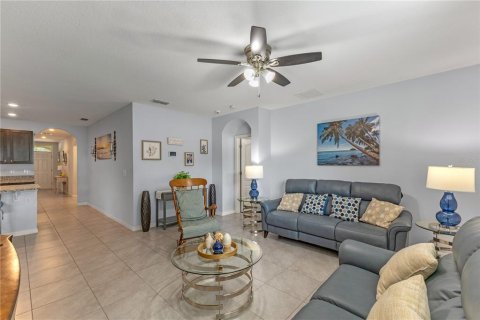 Casa en venta en Deltona, Florida, 4 dormitorios, 170.57 m2 № 1767552 - foto 8