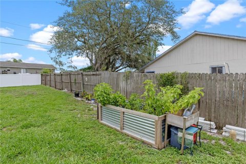 Casa en venta en Deltona, Florida, 4 dormitorios, 170.57 m2 № 1767552 - foto 27