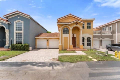 Casa en venta en Doral, Florida, 3 dormitorios, 163.51 m2 № 1982734 - foto 1