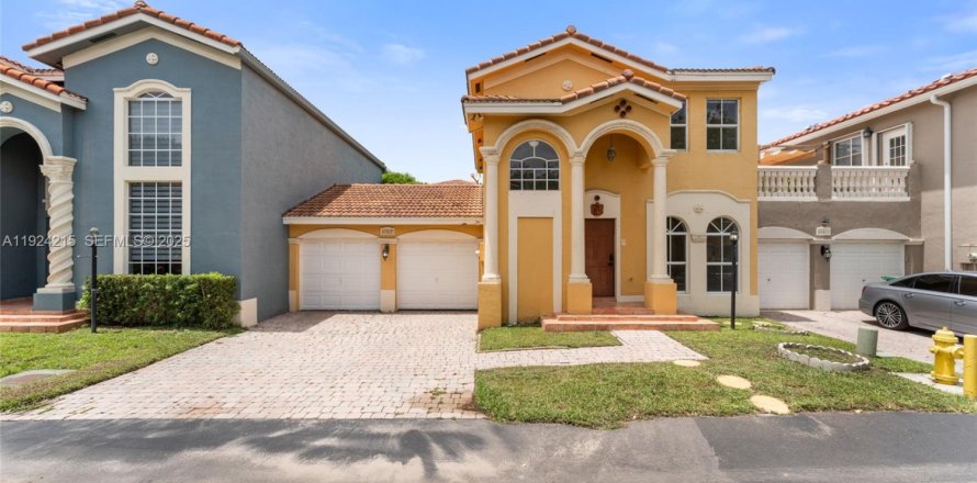 Casa en Doral, Florida 3 dormitorios, 163.51 m2 № 1982734