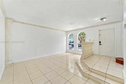 Casa en venta en Doral, Florida, 3 dormitorios, 163.51 m2 № 1982734 - foto 2