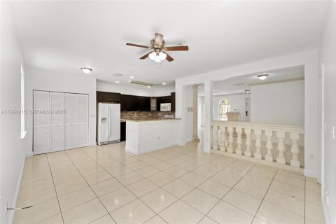 Casa en venta en Doral, Florida, 3 dormitorios, 163.51 m2 № 1982734 - foto 8