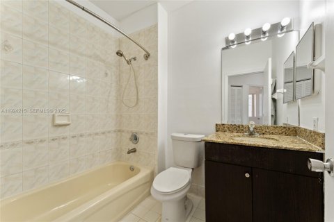 Casa en venta en Doral, Florida, 3 dormitorios, 163.51 m2 № 1982734 - foto 18