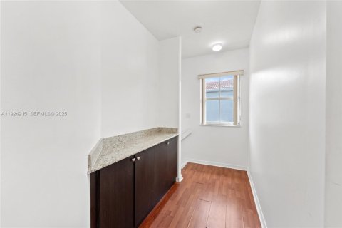 Casa en venta en Doral, Florida, 3 dormitorios, 163.51 m2 № 1982734 - foto 12