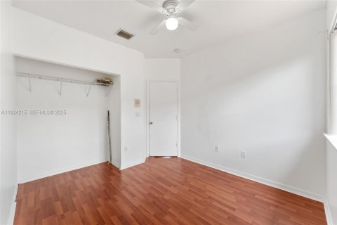 Casa en venta en Doral, Florida, 3 dormitorios, 163.51 m2 № 1982734 - foto 14