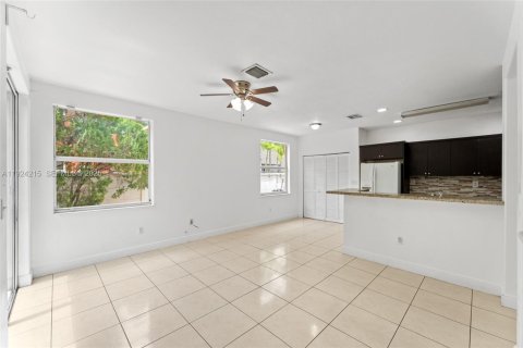 Casa en venta en Doral, Florida, 3 dormitorios, 163.51 m2 № 1982734 - foto 7