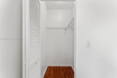 Casa en venta en Doral, Florida, 3 dormitorios, 163.51 m2 № 1982734 - foto 15