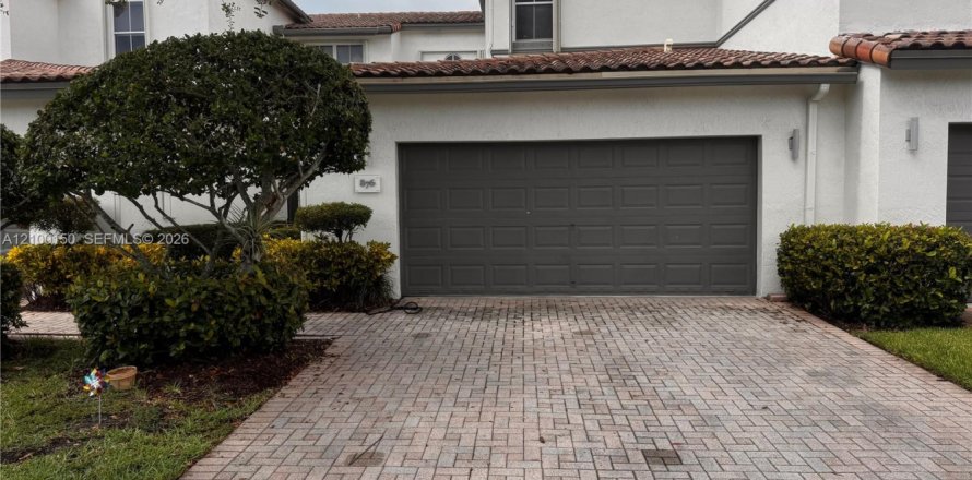 Townhouse in Hollywood, Florida 3 bedrooms, 214.05 sq.m. № 2399575