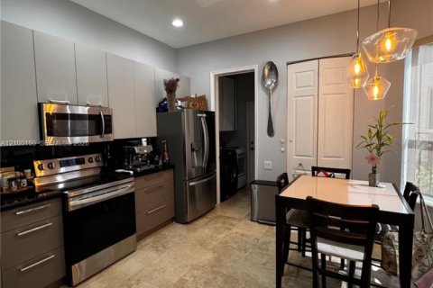 Townhouse in Hollywood, Florida 3 bedrooms, 214.05 sq.m. № 2399575 - photo 9