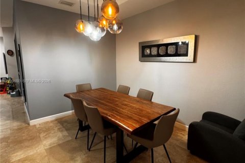 Townhouse in Hollywood, Florida 3 bedrooms, 214.05 sq.m. № 2399575 - photo 12