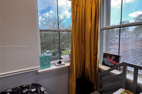 Townhouse in Hollywood, Florida 3 bedrooms, 214.05 sq.m. № 2399575 - photo 21