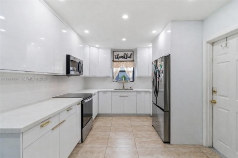 Casa en venta en Homestead, Florida, 4 dormitorios, 161 m2 № 2040405 - foto 5