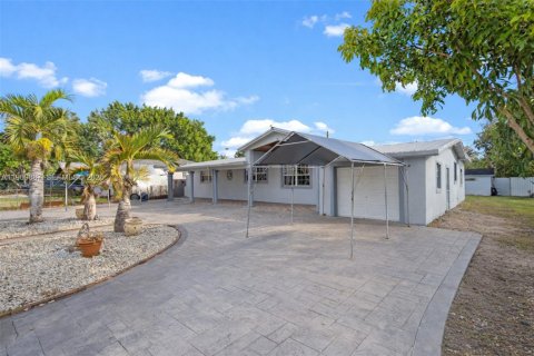 Casa en venta en Homestead, Florida, 4 dormitorios, 161 m2 № 2040405 - foto 2