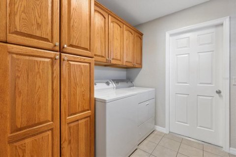 House in The Villages, Florida 3 bedrooms, 185.53 sq.m. № 1905556 - photo 27
