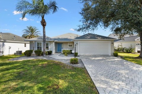 House in The Villages, Florida 3 bedrooms, 185.53 sq.m. № 1905556 - photo 1