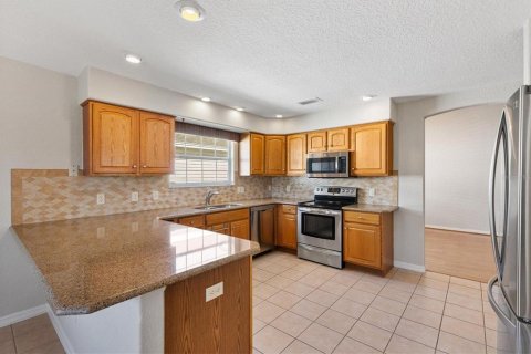 House in The Villages, Florida 3 bedrooms, 185.53 sq.m. № 1905556 - photo 10