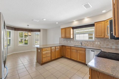 House in The Villages, Florida 3 bedrooms, 185.53 sq.m. № 1905556 - photo 8