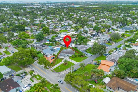 House in Fort Lauderdale, Florida 3 bedrooms, 135.82 sq.m. № 2013150 - photo 26