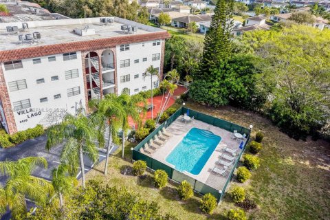 Condo in Deerfield Beach, Florida, 4 bedrooms  № 2027827 - photo 13