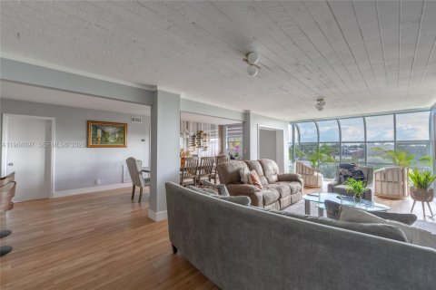 Condo in Deerfield Beach, Florida, 4 bedrooms  № 2027827 - photo 17