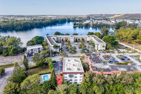 Condo in Deerfield Beach, Florida, 4 bedrooms  № 2027827 - photo 5