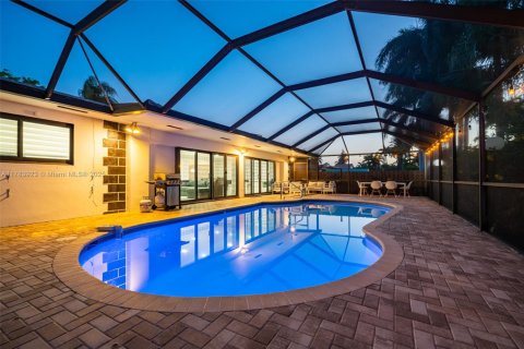 House in Hollywood, Florida 8 bedrooms, 355.35 sq.m. № 1862493 - photo 23