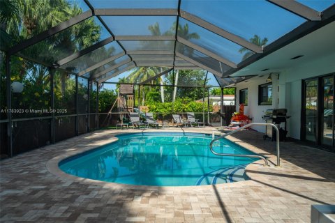 House in Hollywood, Florida 8 bedrooms, 355.35 sq.m. № 1862493 - photo 13