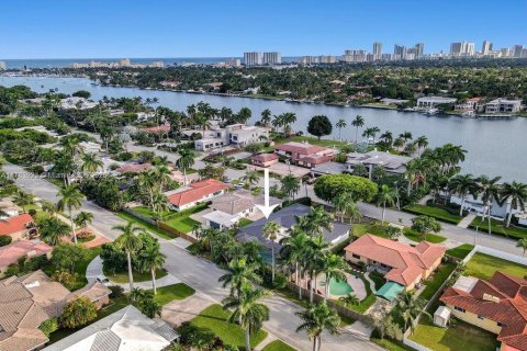 House in Hollywood, Florida 8 bedrooms, 355.35 sq.m. № 1862493 - photo 4