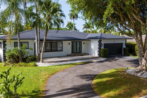 House in Hollywood, Florida 8 bedrooms, 355.35 sq.m. № 1862493 - photo 26