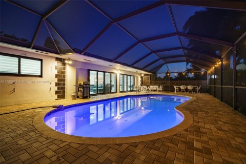 House in Hollywood, Florida 8 bedrooms, 355.35 sq.m. № 1862493 - photo 24