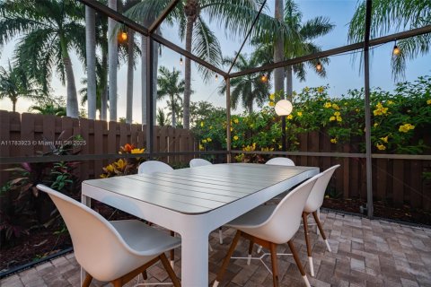 House in Hollywood, Florida 8 bedrooms, 355.35 sq.m. № 1862493 - photo 18
