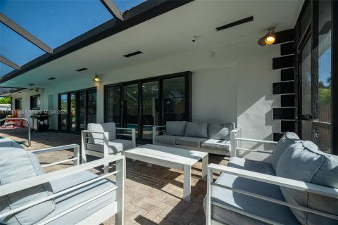 House in Hollywood, Florida 8 bedrooms, 355.35 sq.m. № 1862493 - photo 10